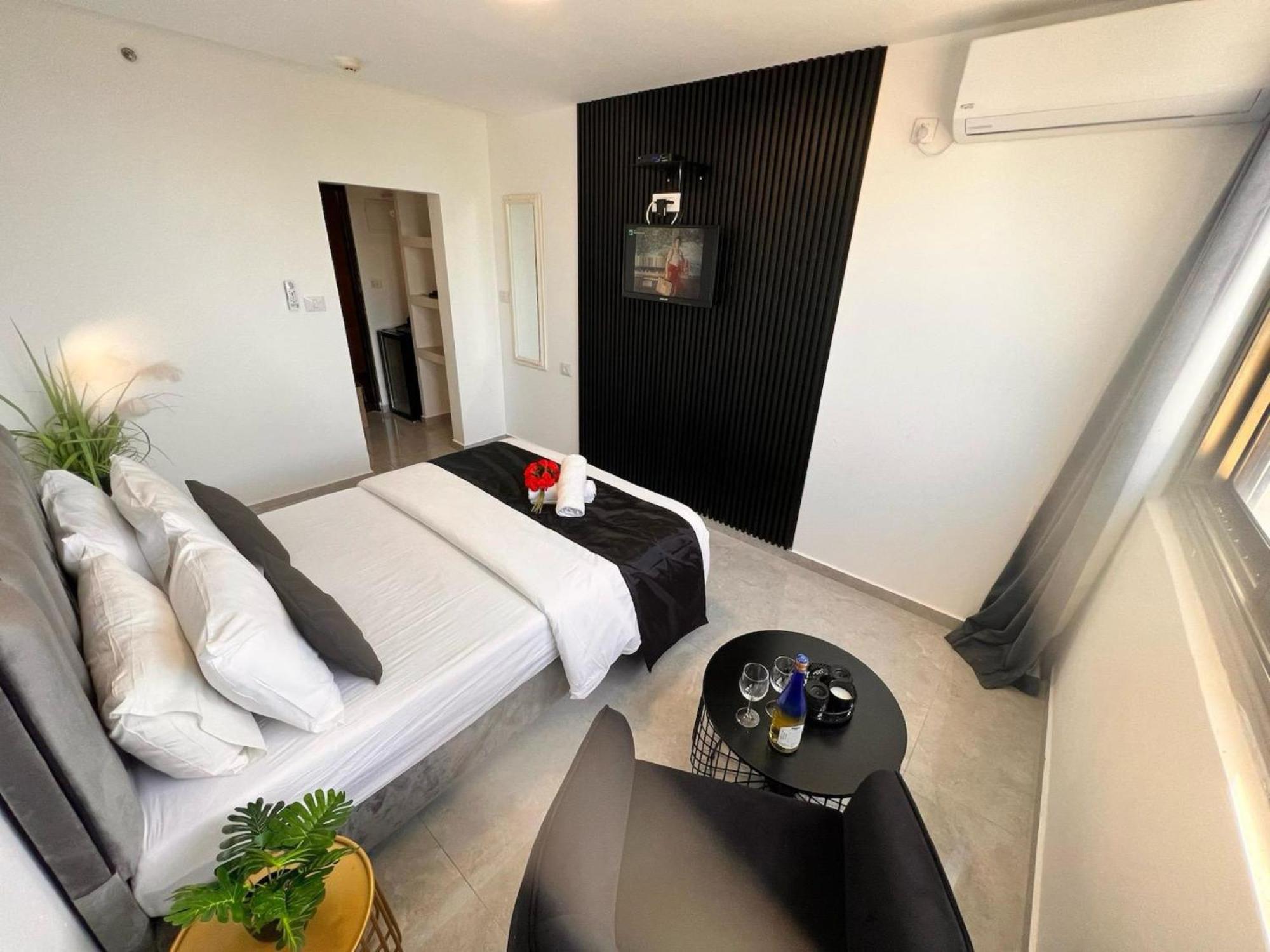 Elis Boutique Hotel Bat Yam Buitenkant foto